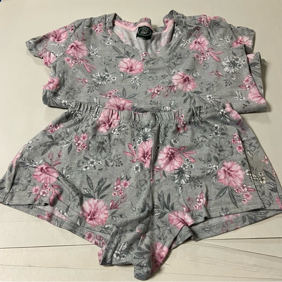 Laura Ashley Ladies Pajama’s two piece set gray/pink Size Small - Picture 2 of 9